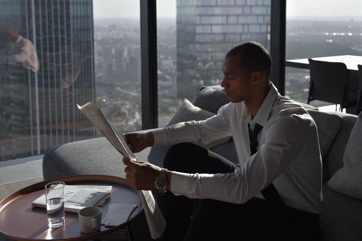 Stres Lihat Berita Politik? 5 Cara Mengatur Emotional Boundaries