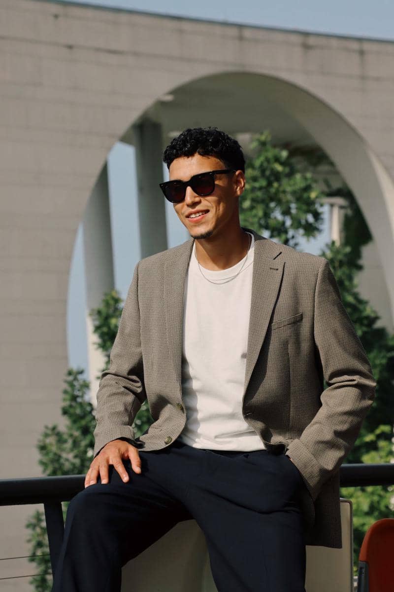 ilustrasi pria memakai blazer