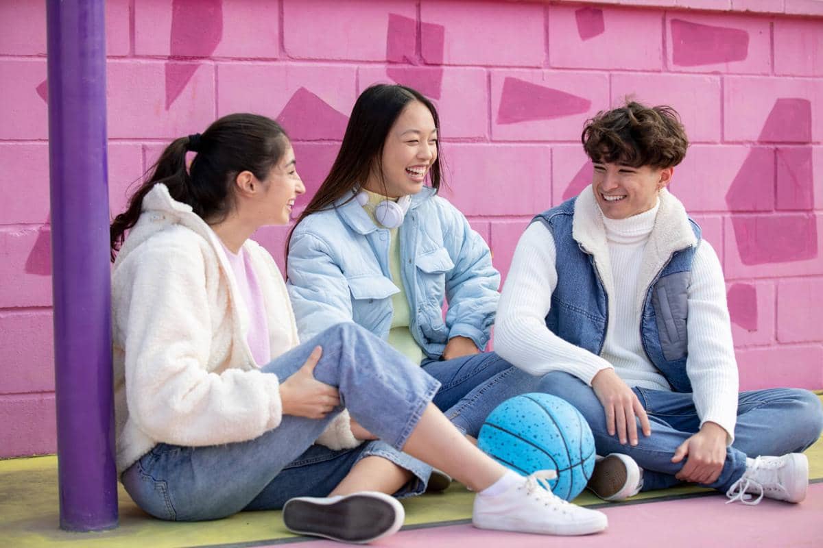 5 Cara Gen Z Lawan Kesepian lewat Tren Community-Maxxing