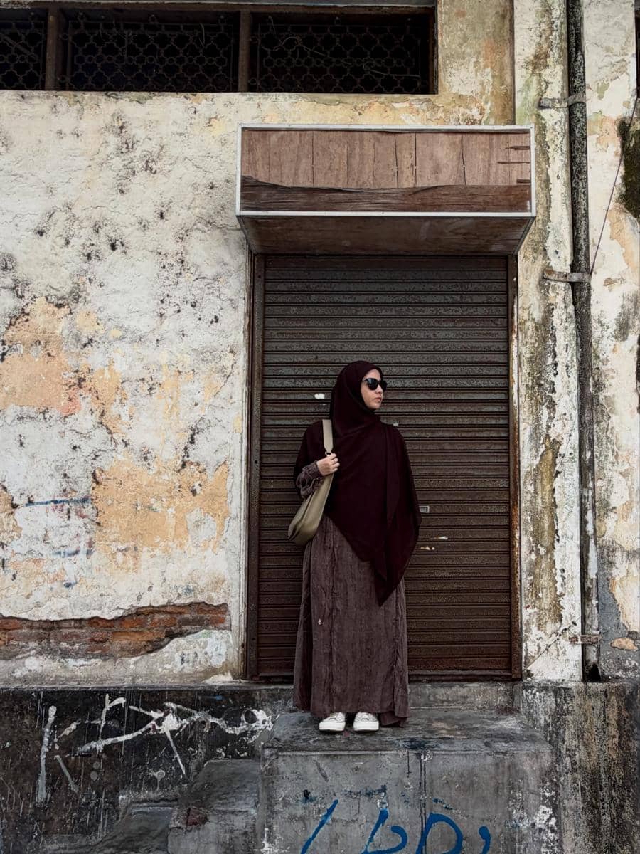 Natasha Rizky bersama anggota keluarga berpose saat menikmati liburan di Yogyakarta dalam unggahan Instagram.