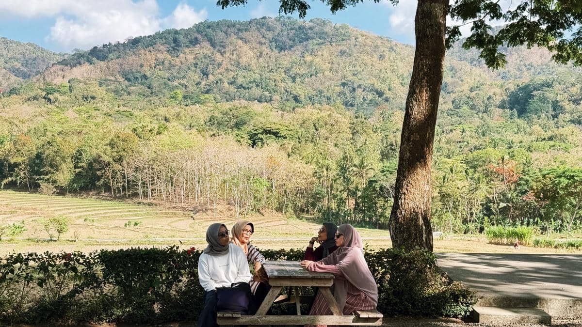 Natasha Rizky bersama keluarga dalam momen liburan yang dibagikan melalui akun Instagram di Yogyakarta.