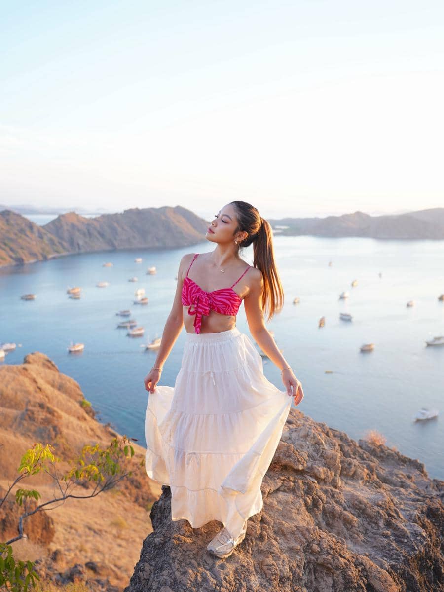Regina Phoenix dan kekasih liburan di Labuan Bajo