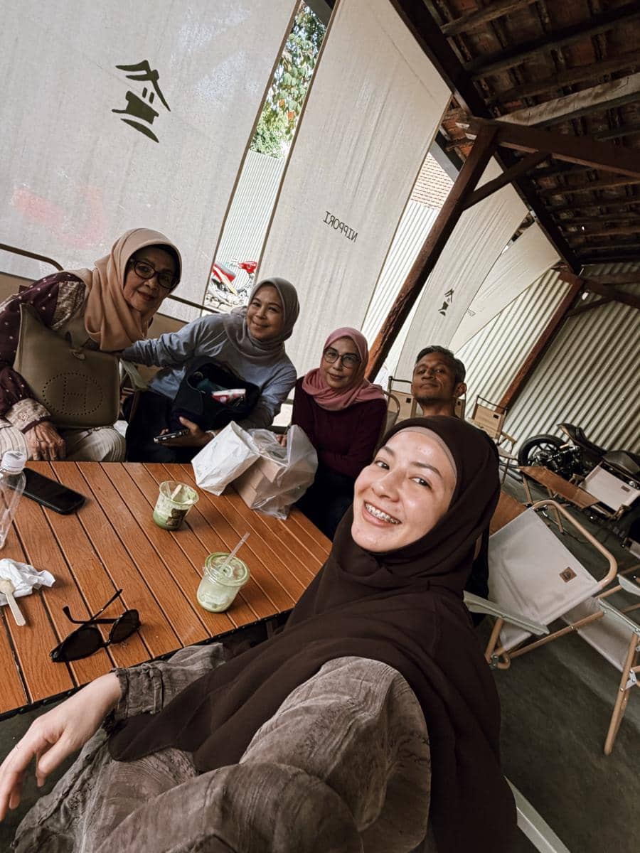 Natasha Rizky bersama keluarga menikmati momen liburan di Yogyakarta dalam suasana kebersamaan yang hangat.