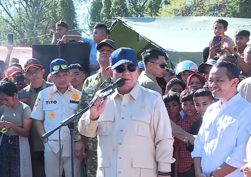 Presiden Prabowo Subianto saat mengunjungi Flores untuk meninjau dampak gempa, Rabu (26/8/2026). (Screenshoot YouTube Sekretariat Presiden)