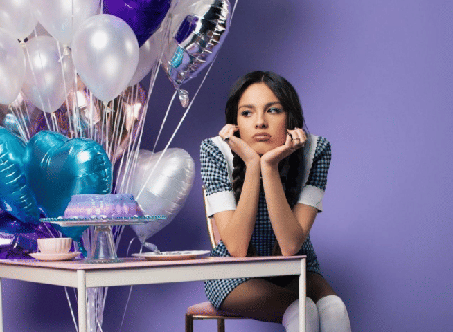 Olivia Rodrigo dalam album SOUR