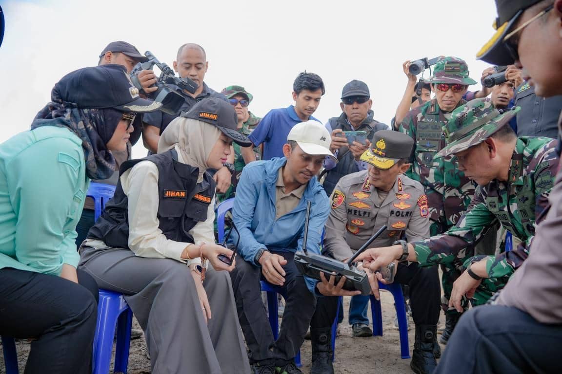 Briefing tim gabungan dilakukan di posko gabungan Taman Nasional Way Kambas, Selasa (25/8/2026). (Dok. Biro Adpim Pemprov Lampung).