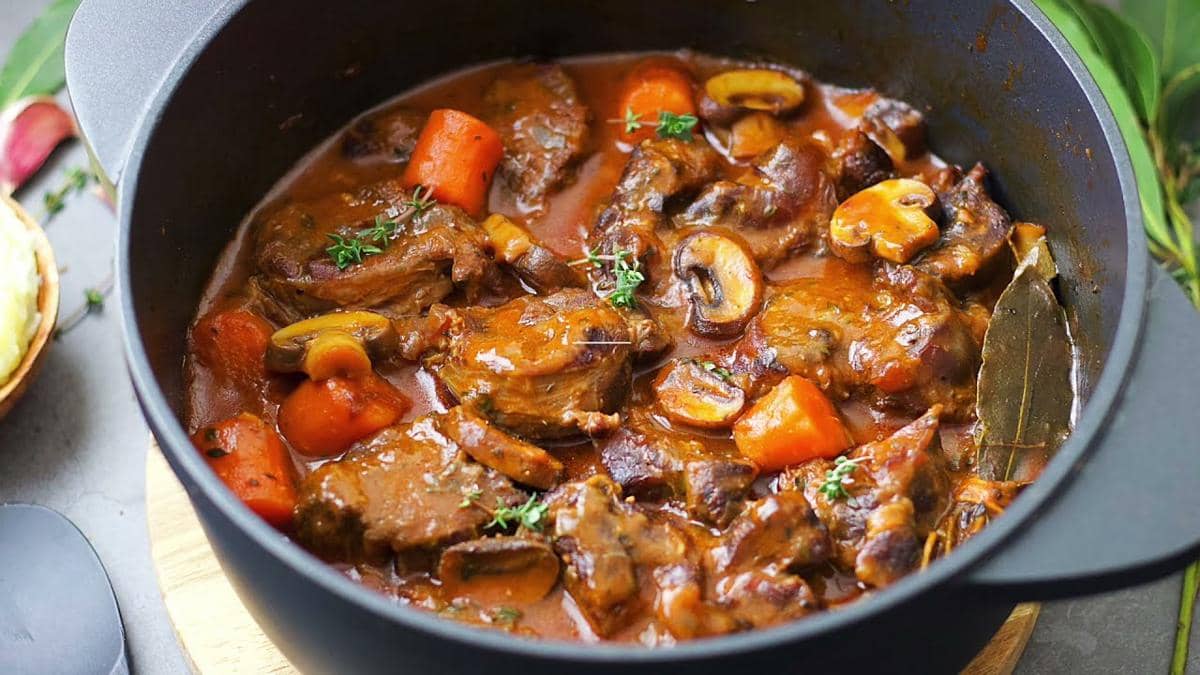 Resep Beef Bourguignon Halal Tanpa Wine, Dagingnya Empuk dan Kuahnya Gurih