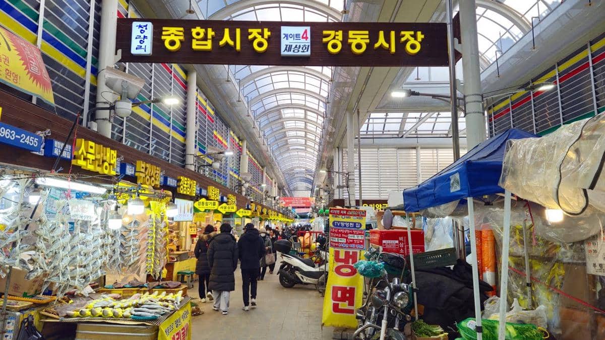 ilustrasi Gyeongdong Market di Korea Selatan