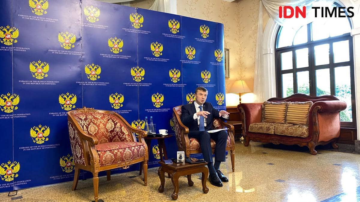 Duta Besar Rusia untuk Indonesia Sergei Tolchenov dalam press briefing di kediamannya di Jakarta.