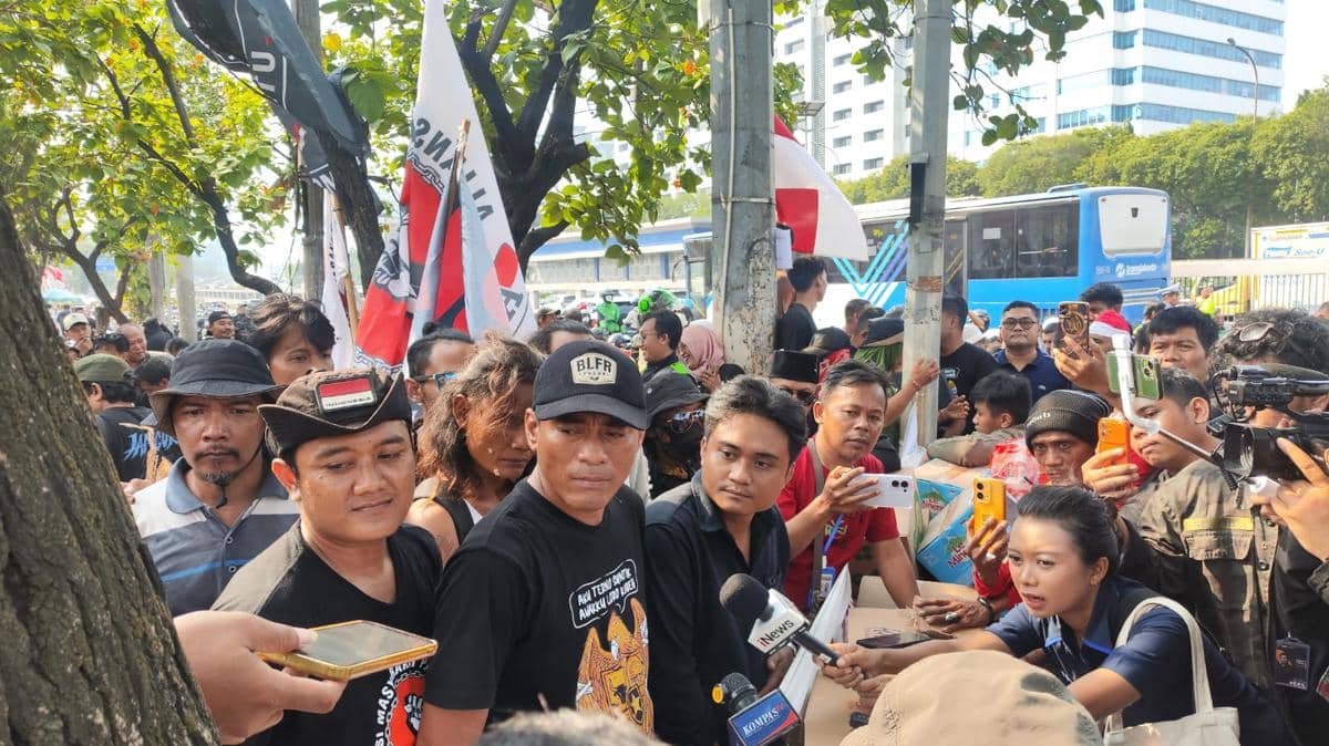 Koordinator Aliansi Masyarakat Pati Bersatu (AMPB), Supriyono alias Botok saat ditemui sela-sela aksi di Gedung DPR, Jakarta, Rabu (26/8/202