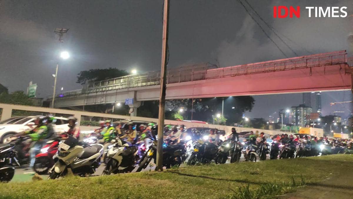 Jalan di Depan Gedung DPR Padat Merayap, Imbas Massa Demo