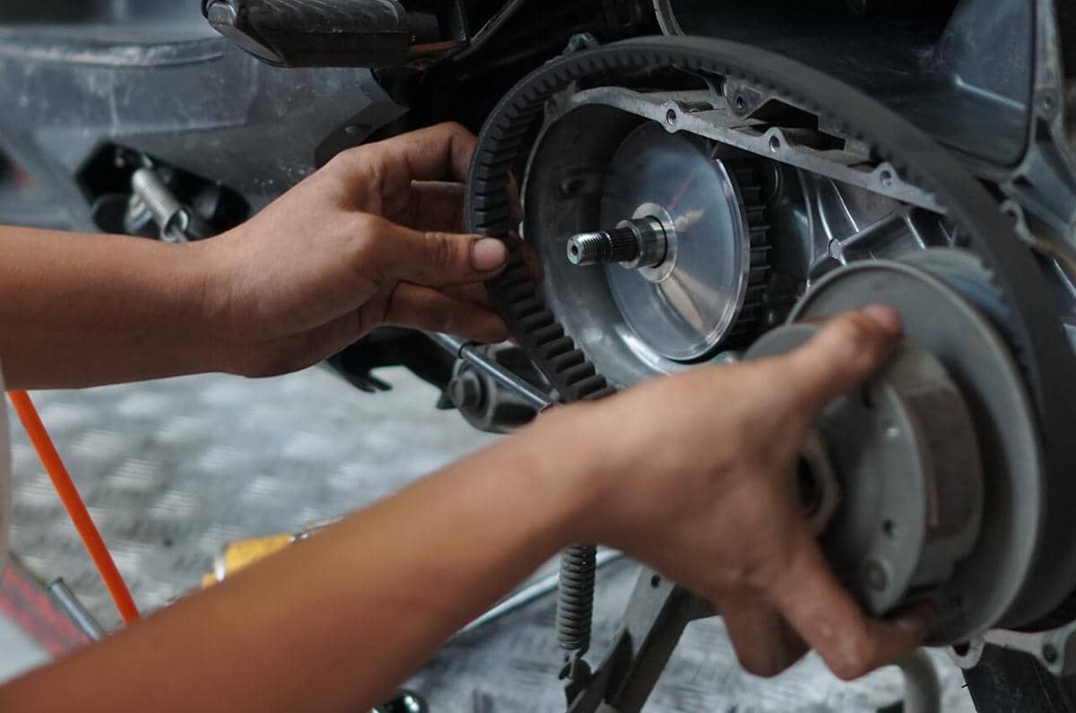 ilustrasi V-belt motor matic