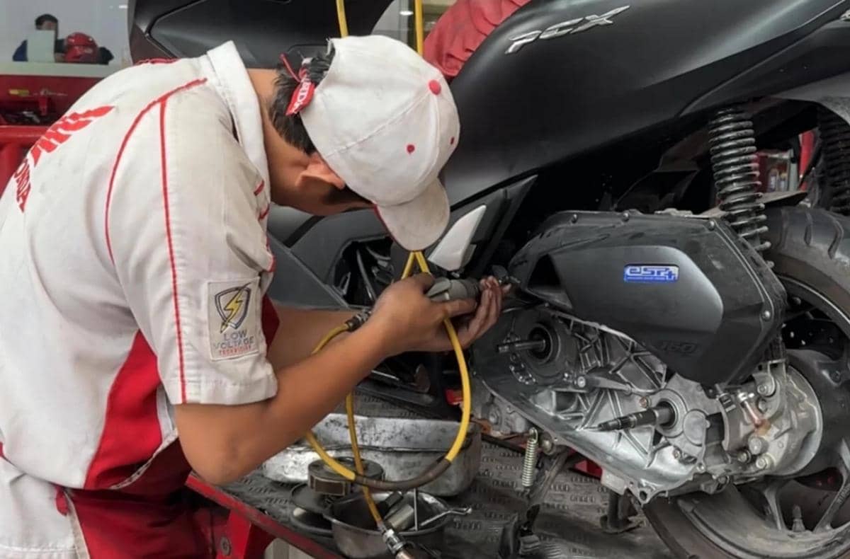 ilustrasi mesin motor matic