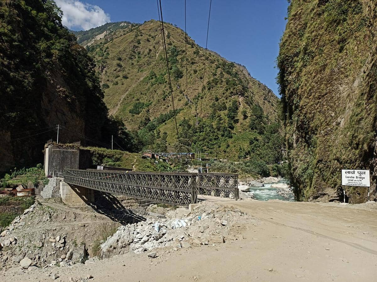 Jembatan Larcha pada Sungai Bhotekoshi, Nepal