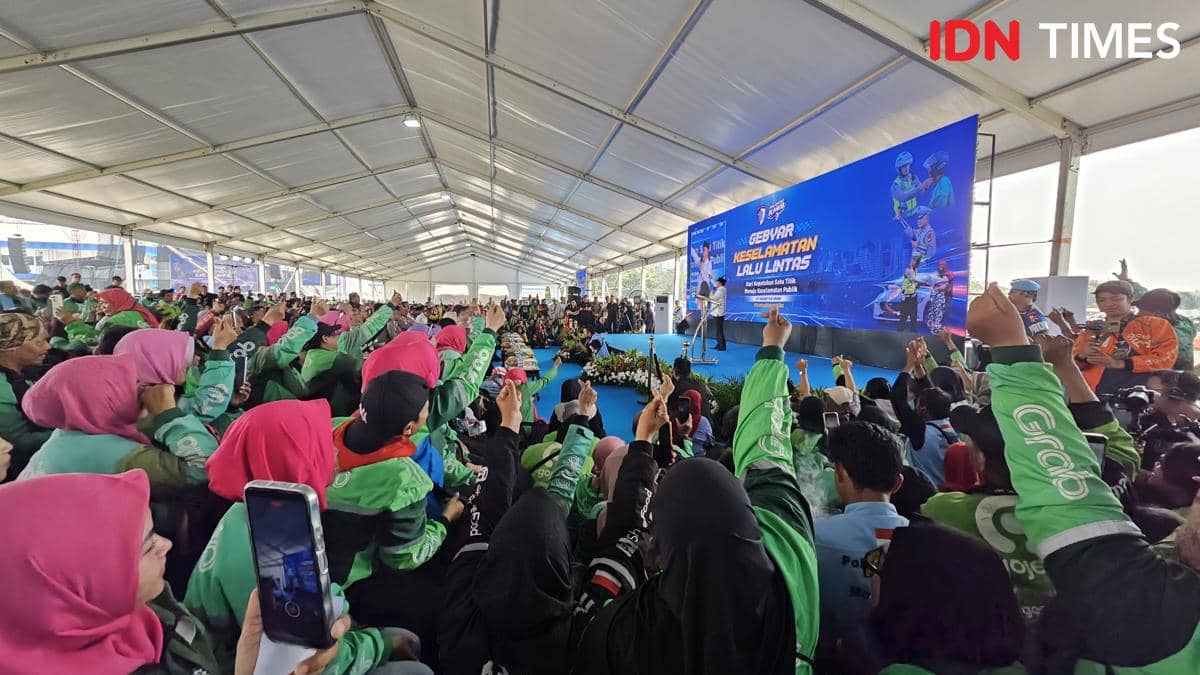 Ribuan pengemudi ojek online mengikuti Gebyar Safety Riding dengan tertib di area Pusdik Lantas Serpong.