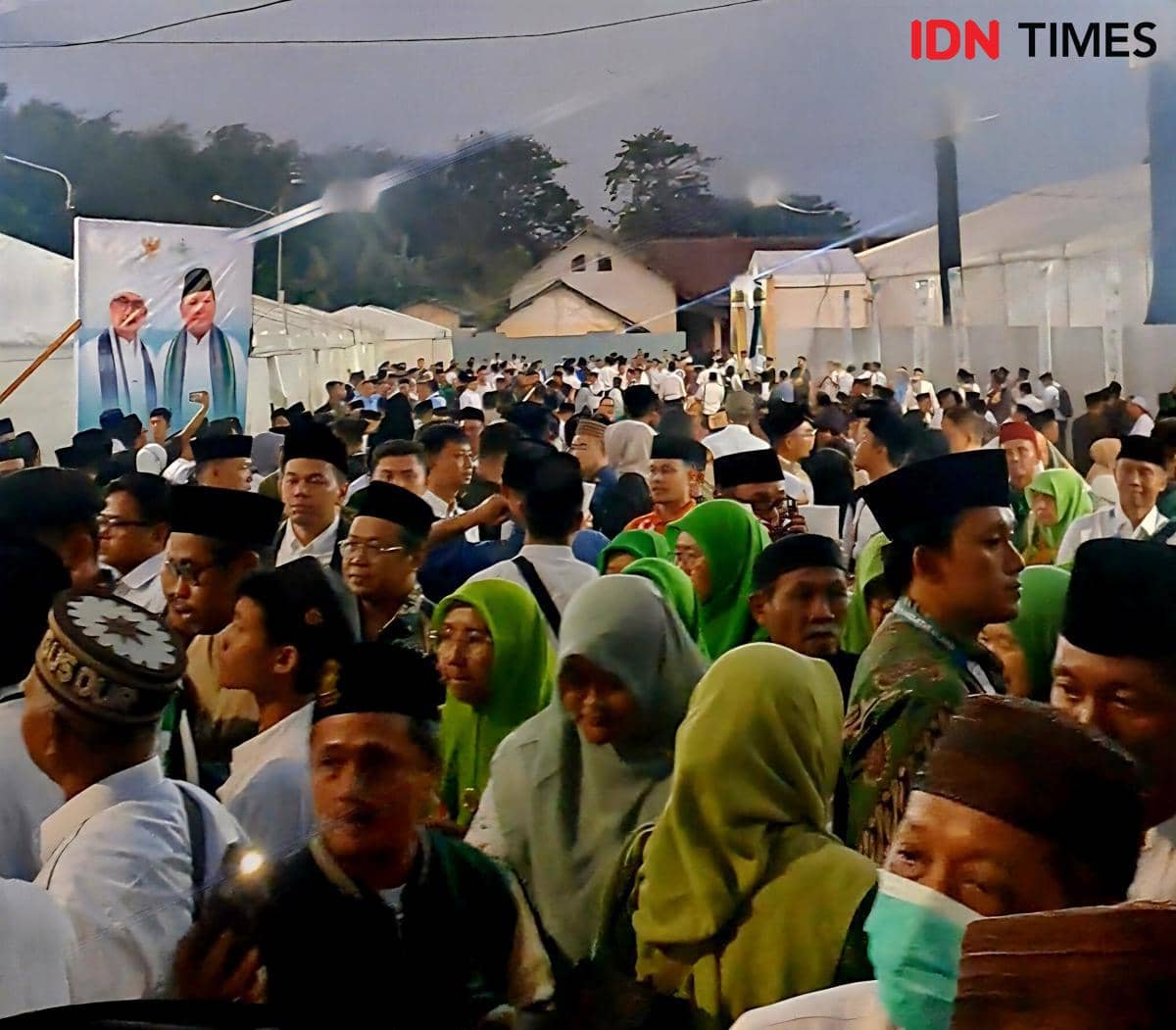 Lautan Manusia Bikin Menag Keluar Arena Muktamar NU Naik Motor