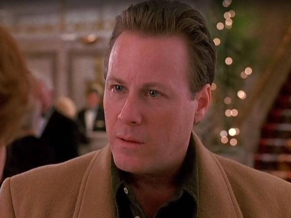 Kolase para pemeran film Home Alone yang telah meninggal dunia, dengan potret beberapa karakter dari film tersebut.
