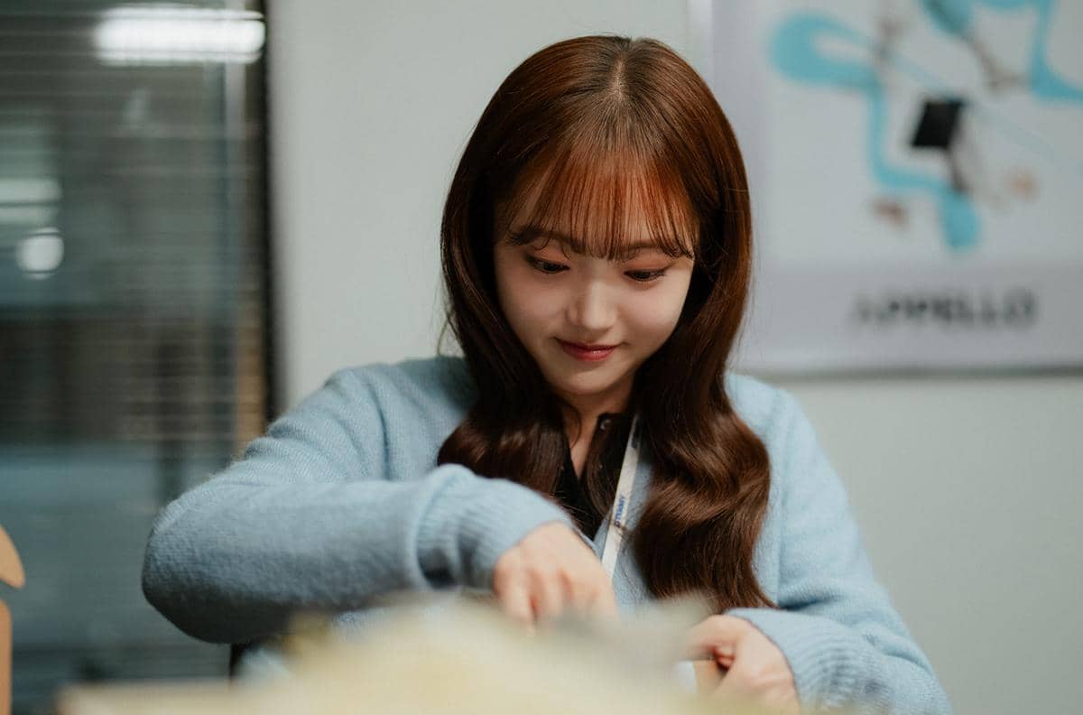 5 Alasan My Bias, My Boss Jadi Drakor Romcom yang Bikin Senyum