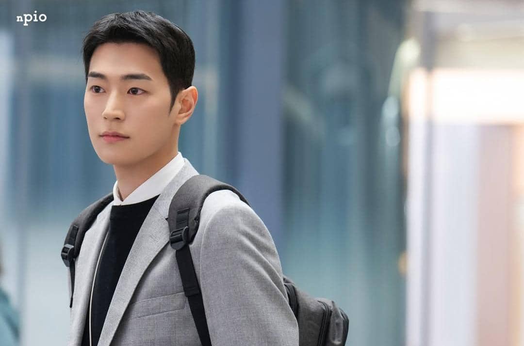 Park Seo Ham di drama See You at Work Tomorrow!