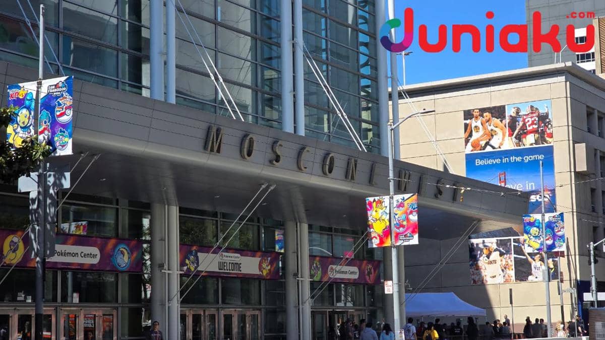 Area Moscone West di San Francisco dipenuhi dekorasi Pokémon, dengan ornamen karakter menghiasi bagian dalam venue.
