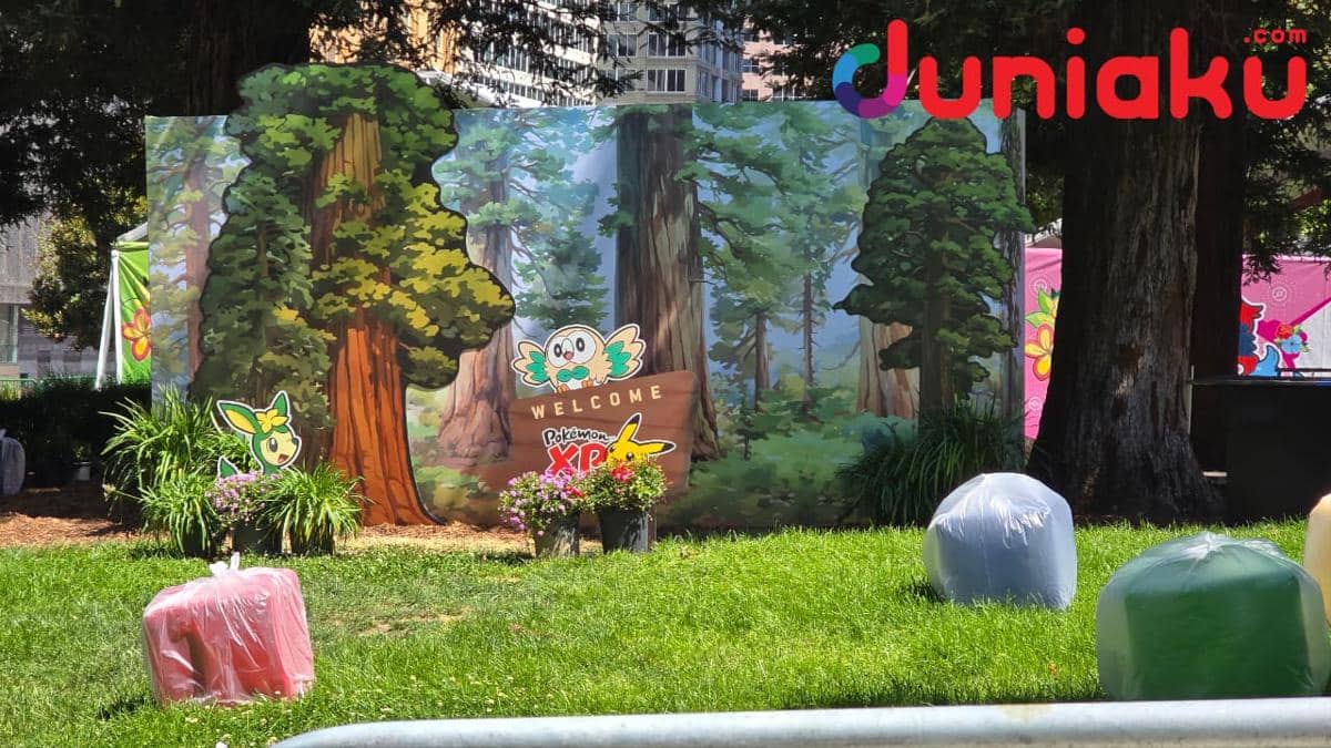 Area terbuka Yerba Buena Gardens di San Francisco dipersiapkan untuk penyelenggaraan acara Pokémon XP.