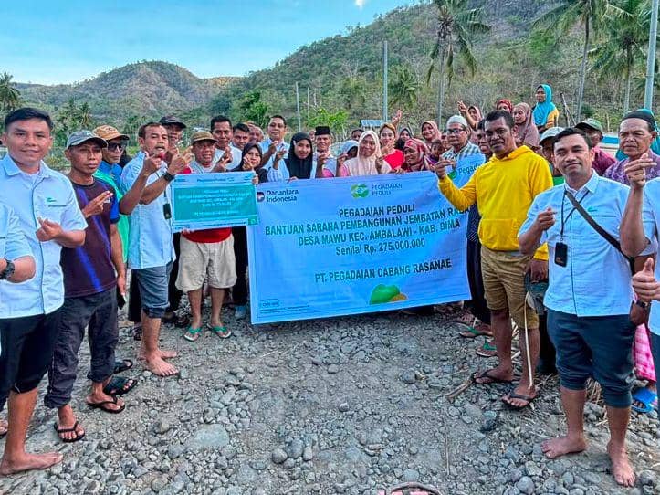Pegadaian Peduli Bantu Pembangunan Jembatan Raba Sa’u Desa Mawu