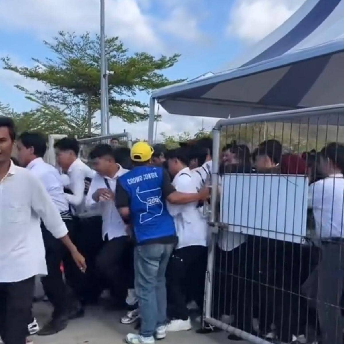 Pendaftar Volunteer MotoGP Membeludak hingga Saling Dorong di Pintu Masuk