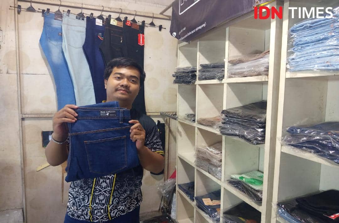 Murah dan Bisa Ditawar, Celana Bandung di Purwokerto Diburu Mahasiswa