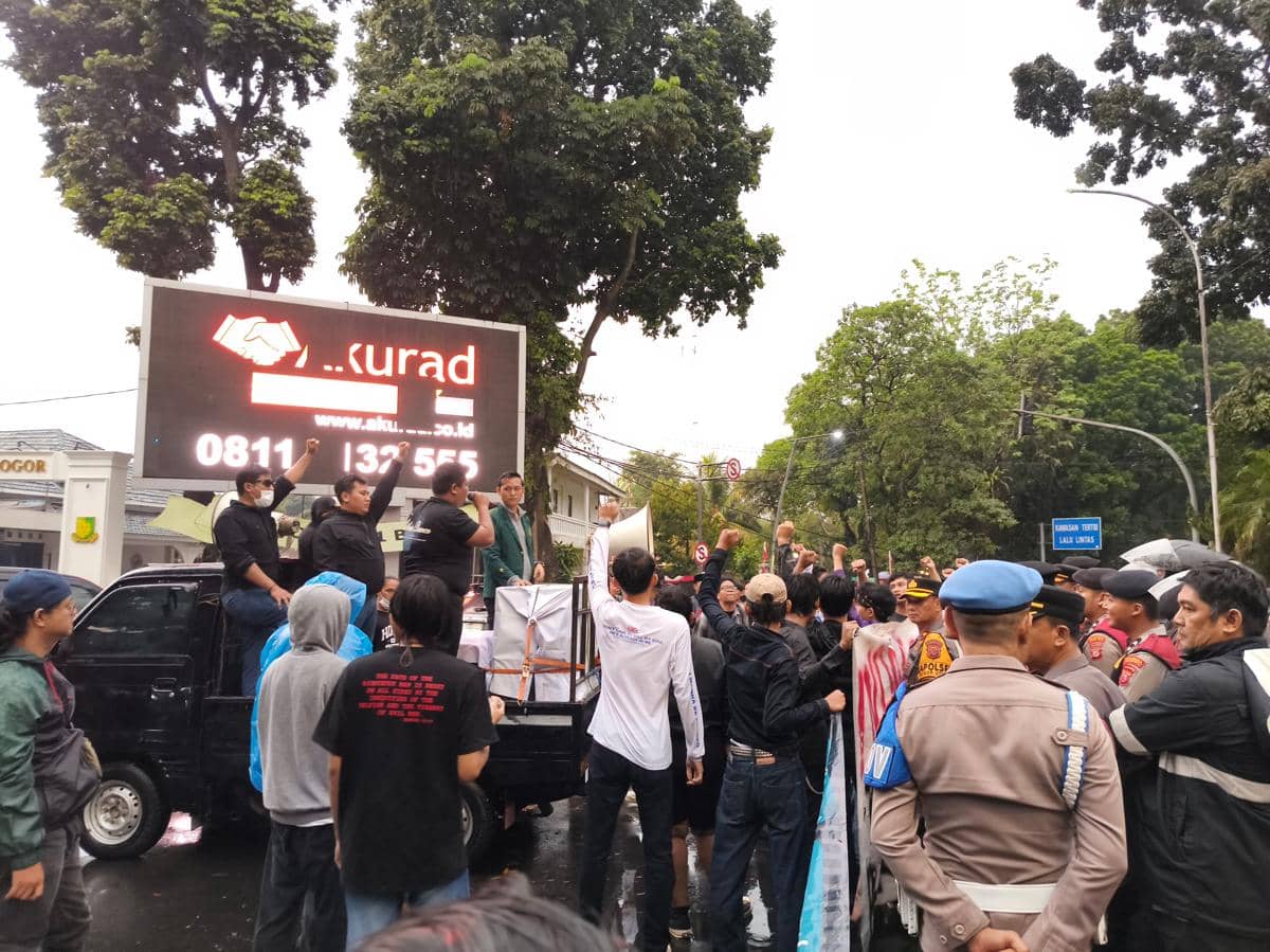 Bukan Cuma di Jakarta, Mahasiswa Demo di Depan Istana Bogor