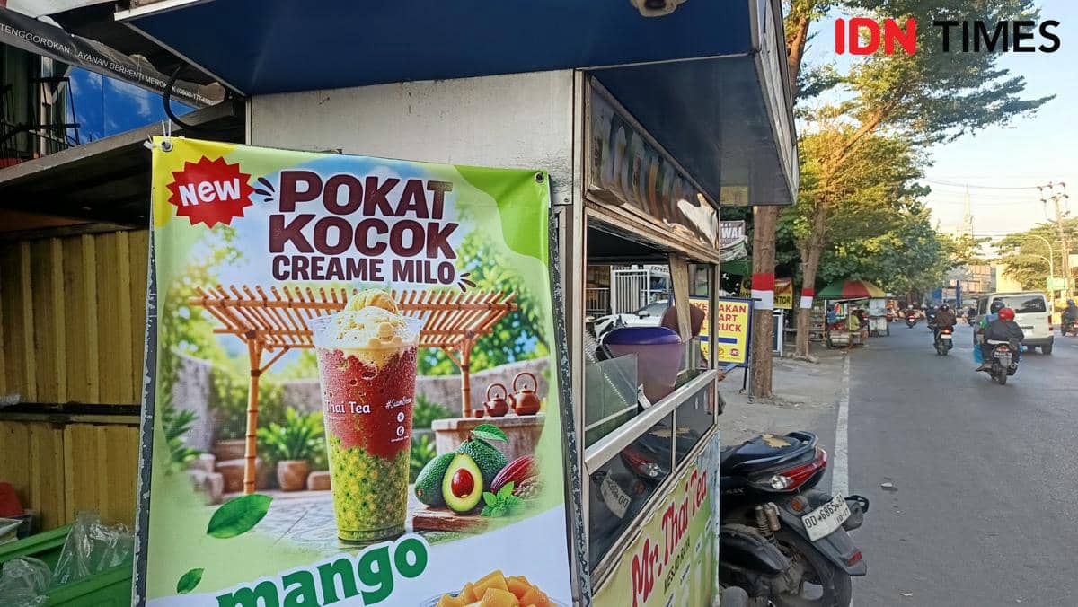 Cuaca Panas di Makassar Buka Peluang bagi Pedagang Minuman Dingin