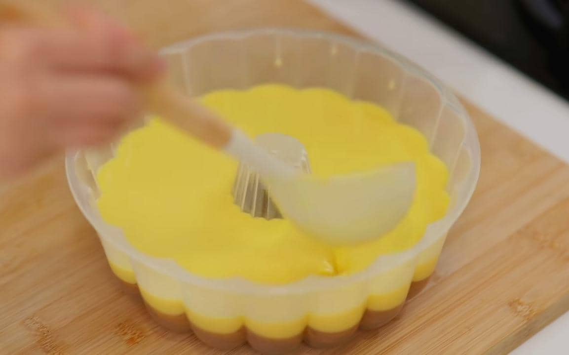 ilustrasi membuat puding Regal mentega