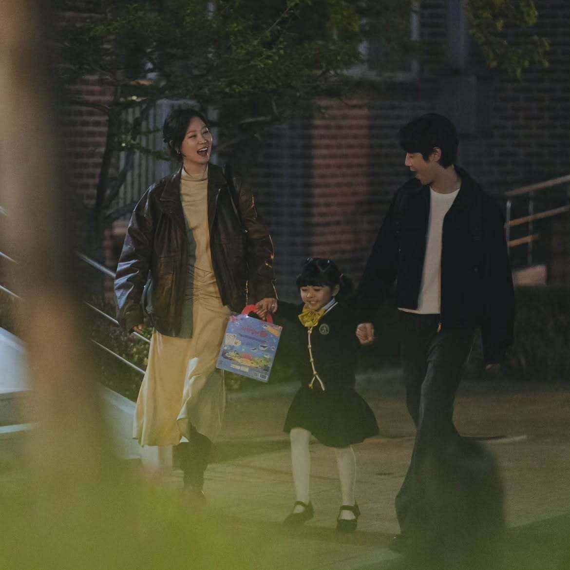 Gong Hyo Jin, Hwang Bom I, dan Jung Joon Won tampil bersama dalam adegan drama A Bona Fide Killer.