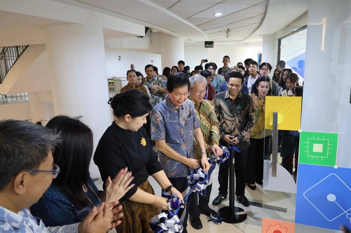 Peresmian potong pita Google for Education AI Learning Lab Center di Kampus UMN (Dok. UMN).JPG