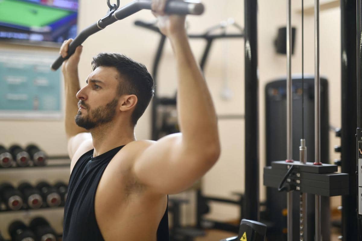 ilustrasi fitness di gym