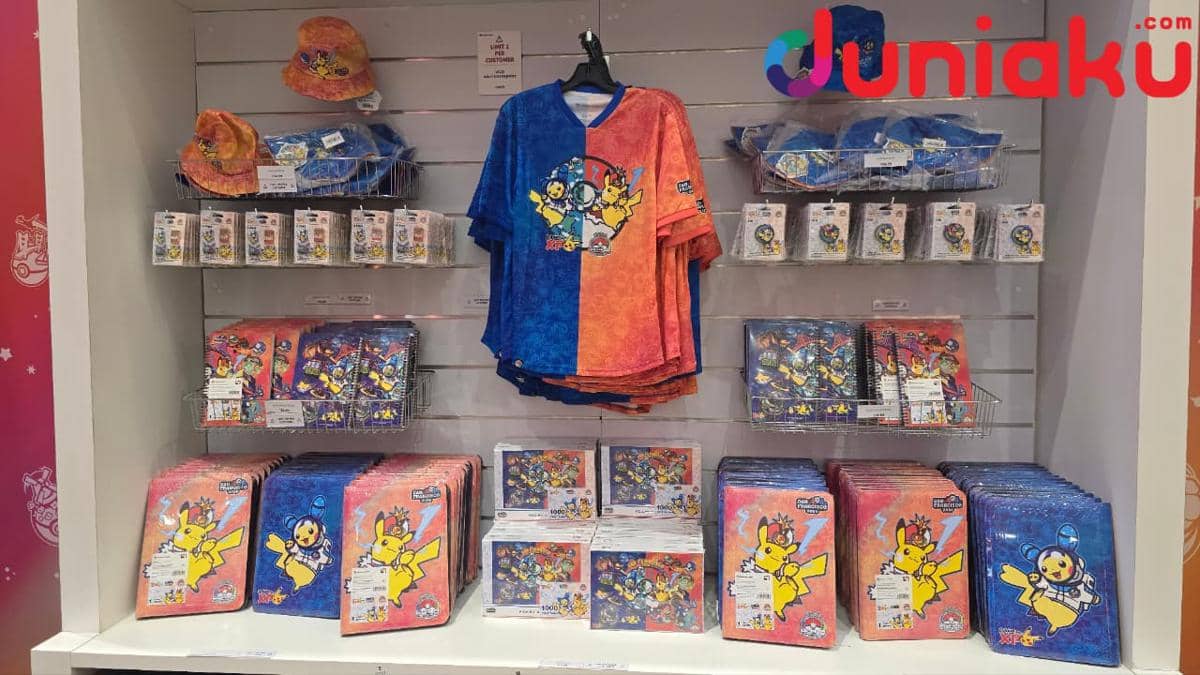 Beragam merchandise Pokémon World Championship 2026 bertema karakter Pokémon tersedia di Pokémon Center.