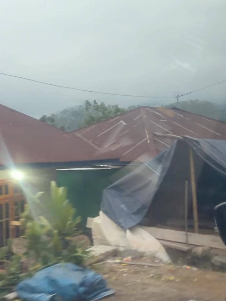 Regina Phoenix salurkan bantuan gempa bumi di NTT