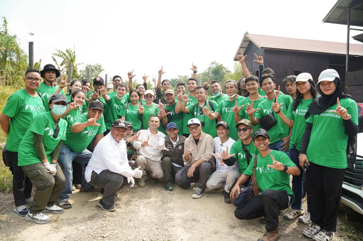 Raffi Ahmad mengunjungi pusat rehabilitasi orang utan di Berau