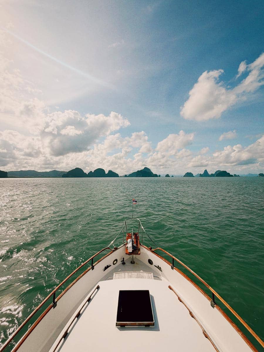 Pamela Bowie dan suami liburan di Ao Phang Nga National Park