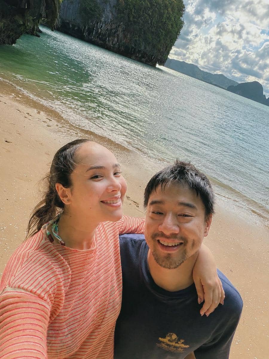 Pamela Bowie dan suami liburan di Ao Phang Nga National Park