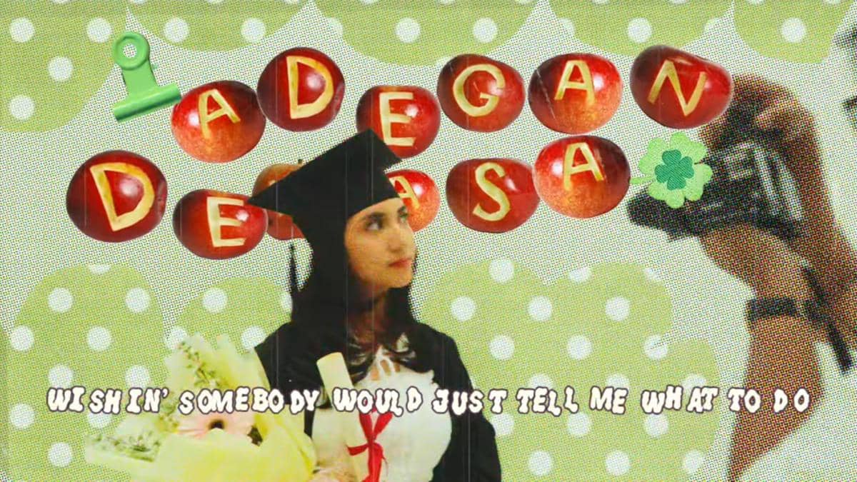 cuplikan video lirik "Adegan Dewasa"