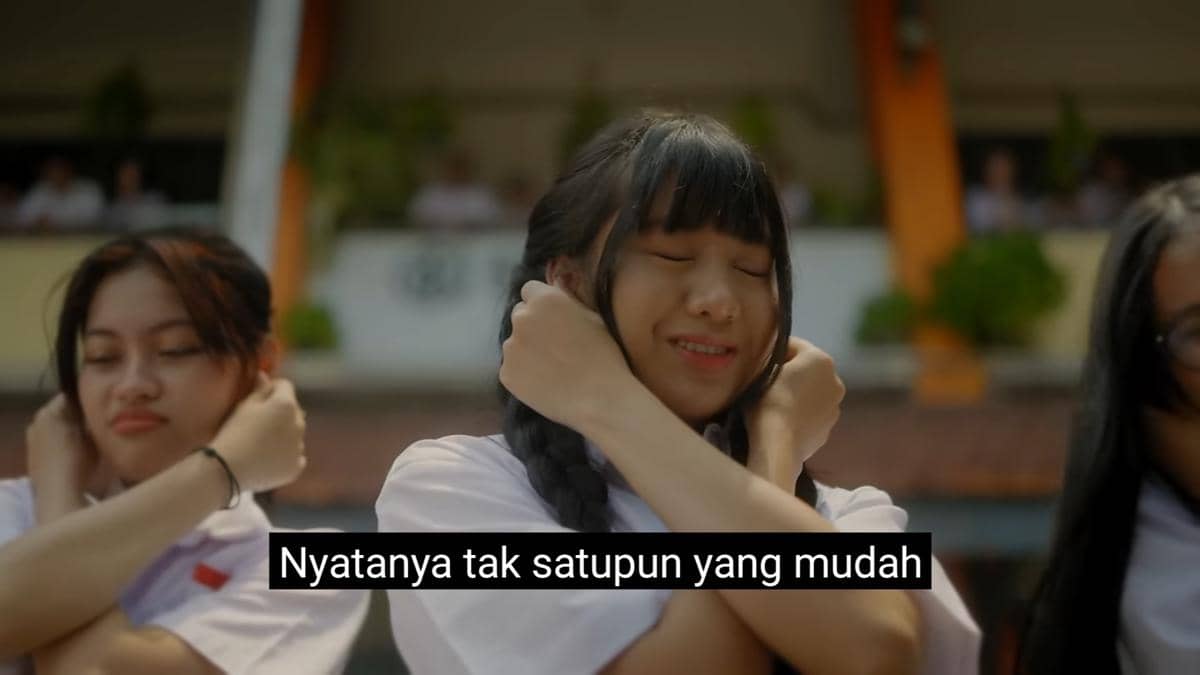 cuplikan video klip "Masa Mudaku Habis"