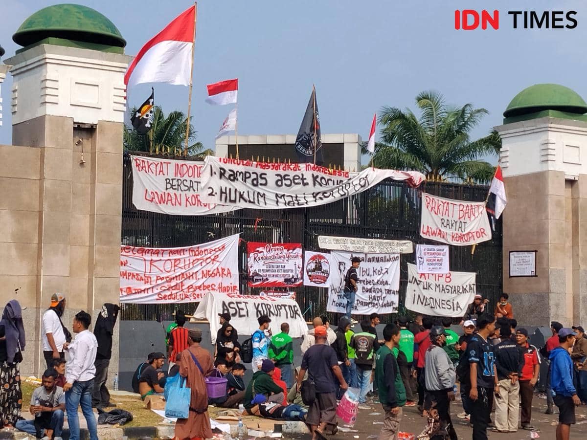 Perkara Satpol PP, Situasi Massa Aksi Depan Gedung DPR RI Sempat Panas