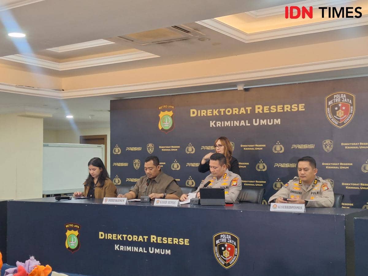 Polda Metro Jaya amankan 201 Molotov, Bensin, hingga Sajam jelang aksi demo di DPR/MPR RI, Kamis (27/8/2026). (IDN Times/Lia Hutasoit)