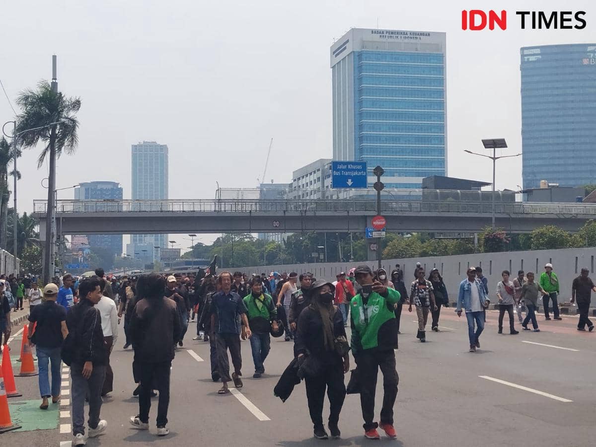 Tertibnya Massa AMPB Tinggalkan Gedung DPR RI, Siap Kembali Desember
