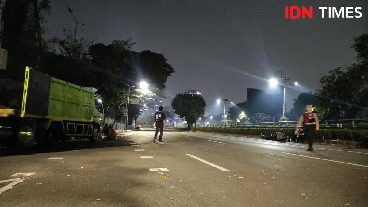 Depan Gedung DPR Steril Pascademo, Warga Dilarang Melintas-Polisi Jaga