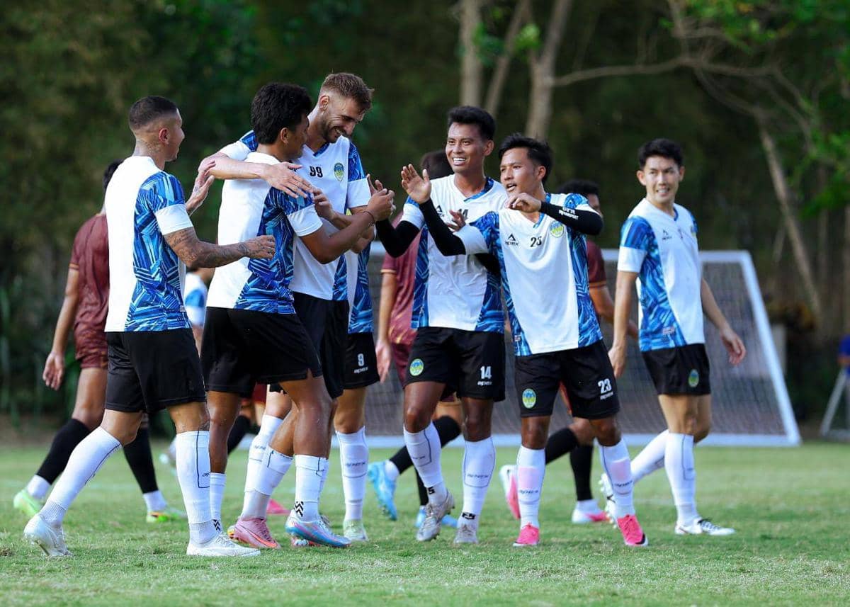 PSIM Jogja menggelar sesi latihan bersama Garudayaksa FC di Lapangan Yogyakarta Independent School (YIS), Selasa (25/8/2026). (Dokumentasi P