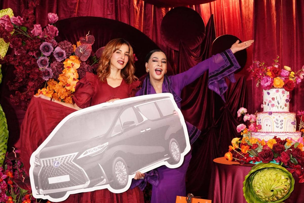 7 Potret Ulang Tahun Bu Ala ke-62, Tasya Farasya Kasih Mobil Mewah!