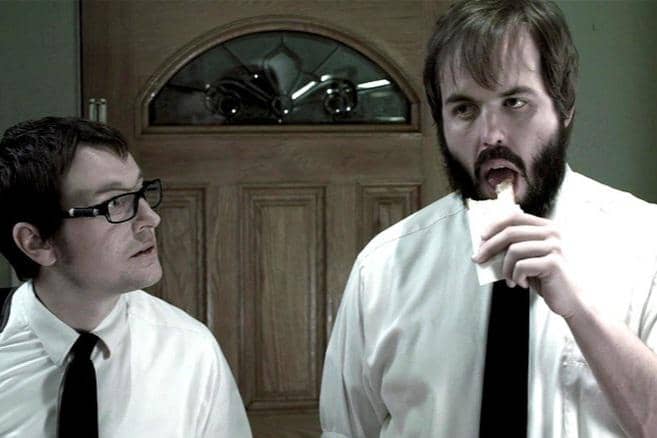 Leigh Whannell dan Angus Sampson dalam film Insidious