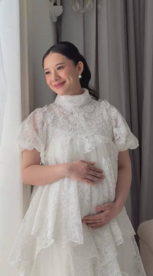 Potret maternity Athina, istri Rio Haryanto, dalam sesi pemotretan yang diunggah akun Instagram makeupbyfaika.