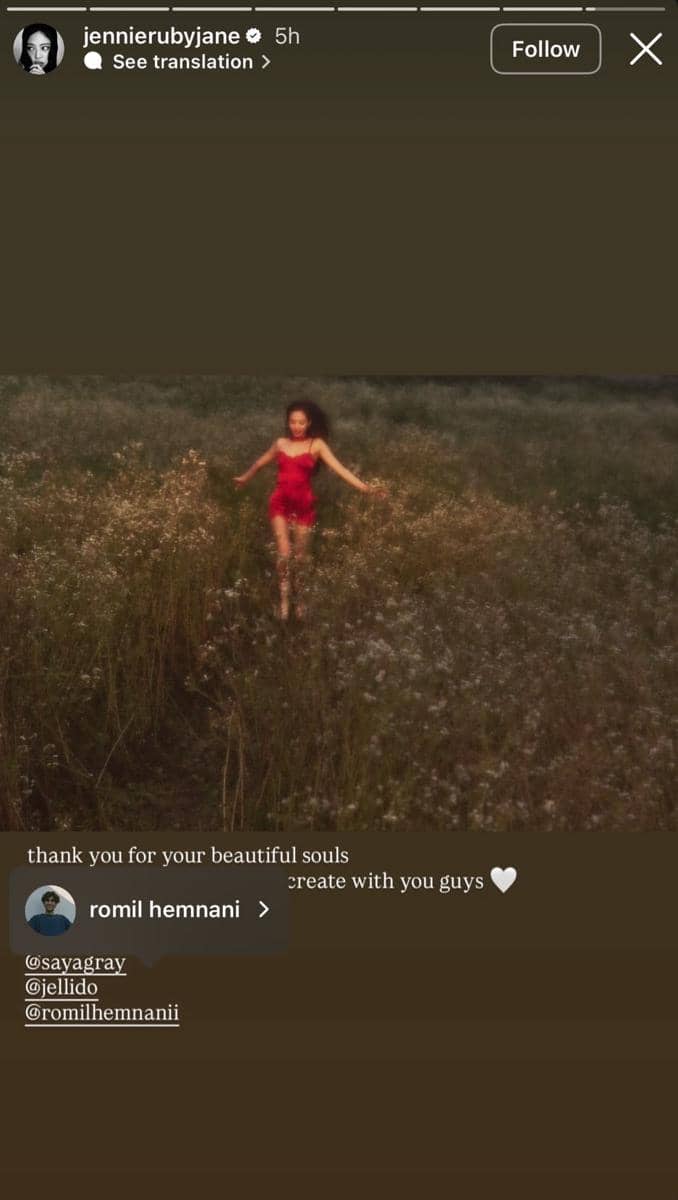 Tangkapan layar unggahan Instagram Jennie BLACKPINK memperlihatkan tag akun yang keliru pada salah satu fotonya.